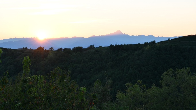 Panorama Borgata Bellavista bij zonsondergang